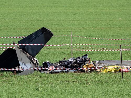 Aerei si scontrano e precipitano sulle case: paura e morte a Guidonia