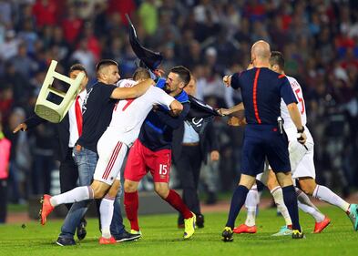 Serbia-Albania, la bandiera del Kosovo scatena la rissa 9
