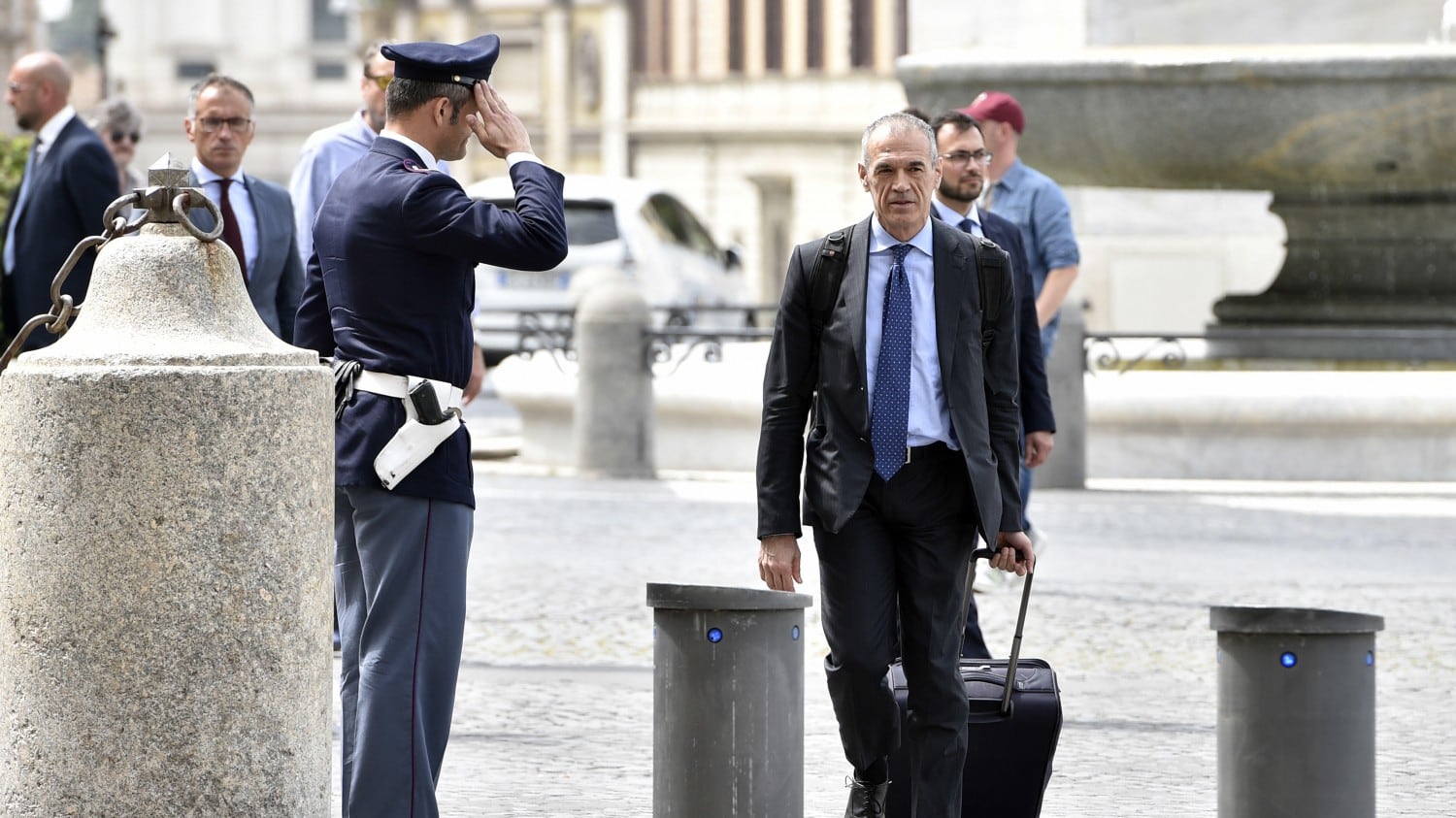 Cottarelli si congeda tra gli applausi nella strana giornata con tre presidenti