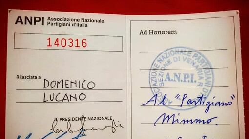 Il sindaco di Riace diventa eroe dell'Anpi