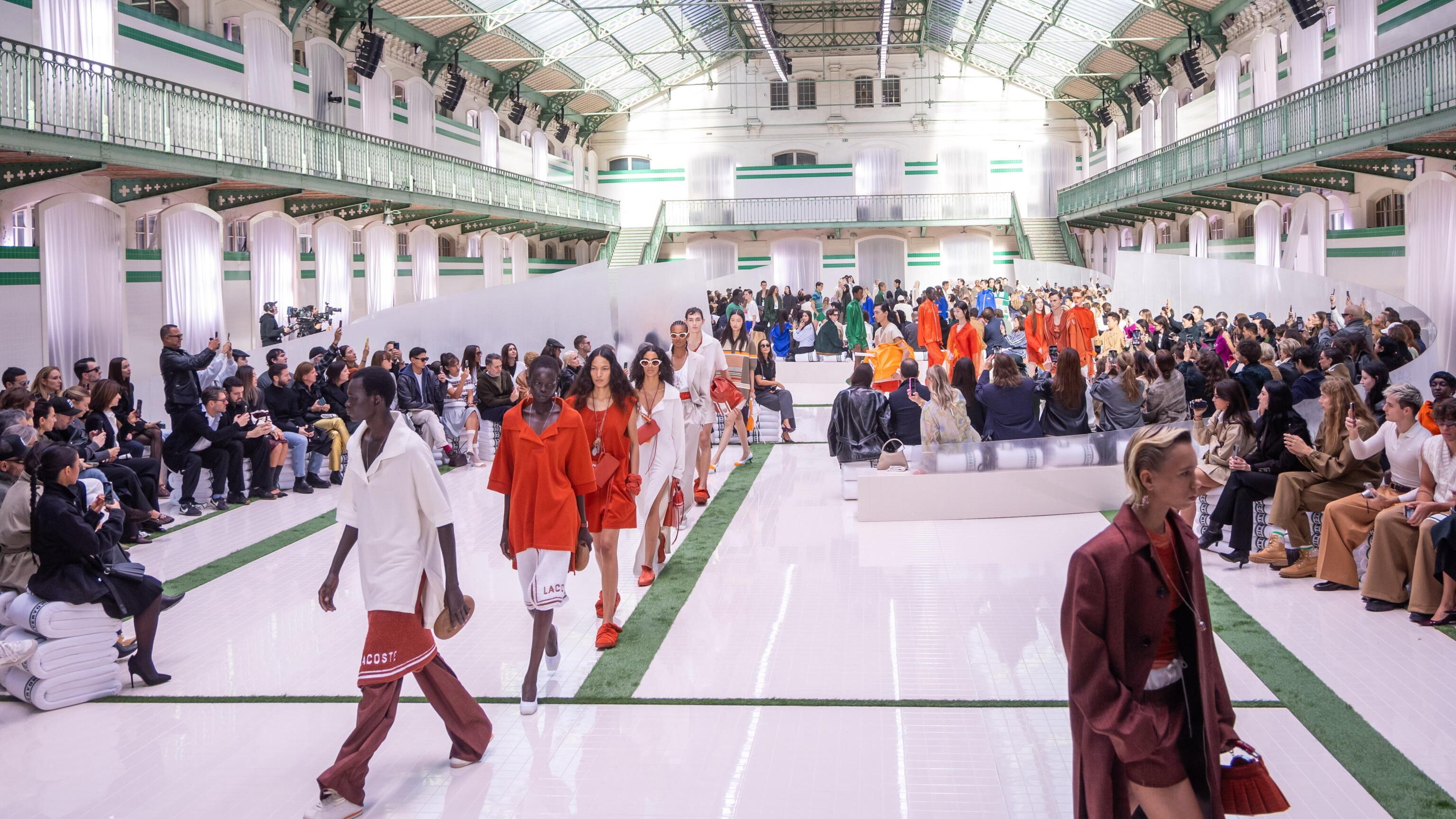 Lo sport sensuale di Lacoste. Le donne di luce di Valentino