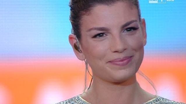Emma Marrone si emoziona ricordando Pino Daniele e fa una terribile gaffe
