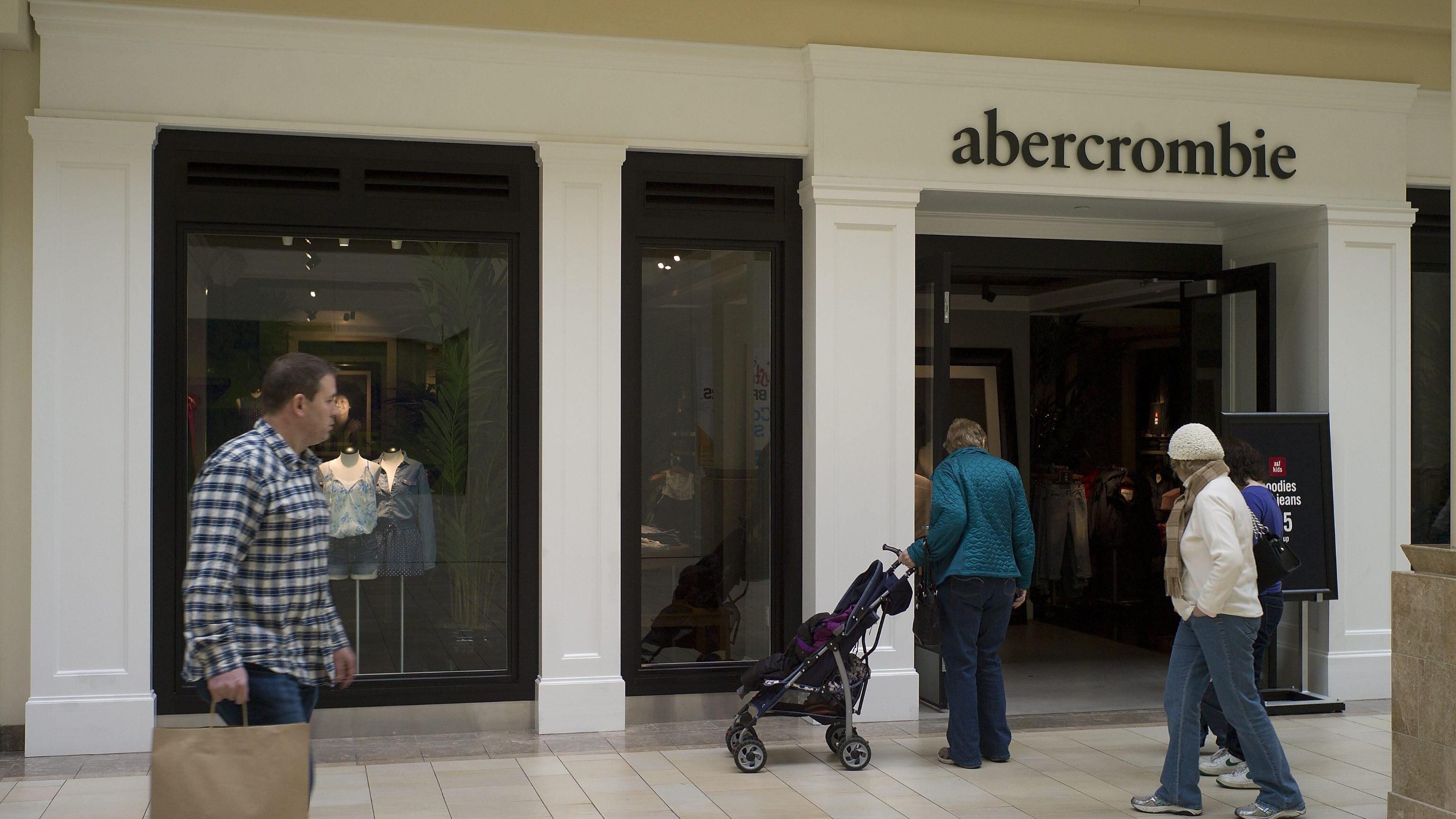 I dazi “spogliano” Abercrombie & Fitch, tonfo del titolo a Wall Street