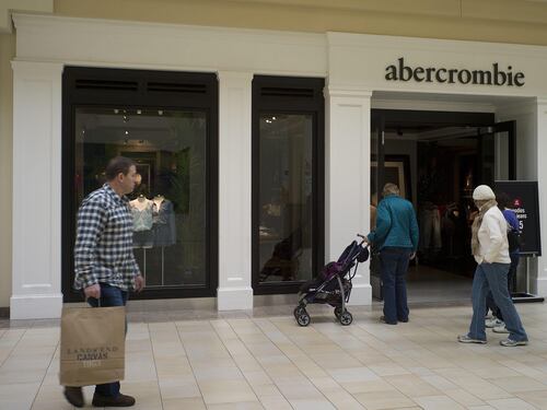I dazi “spogliano” Abercrombie & Fitch, tonfo del titolo a Wall Street