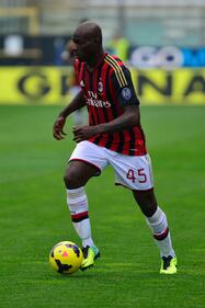 Balotelli, via cresta ed orecchini 10