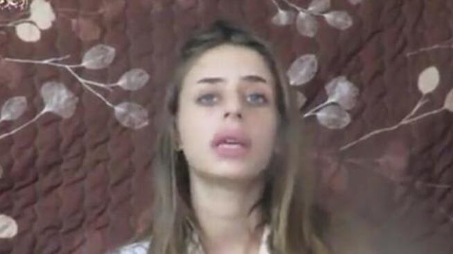 Hamas diffonde il primo video di una ragazza in ostaggio. "Liberi se Israele ferma i raid"