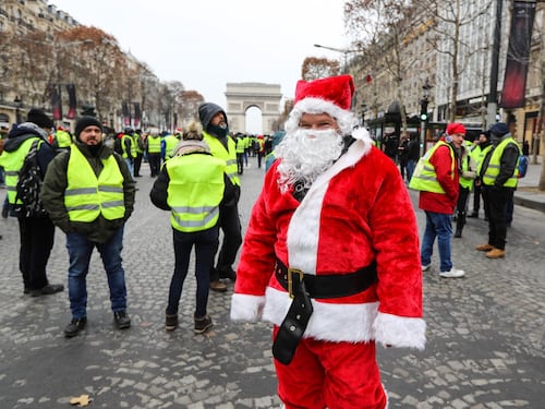 I gilet gialli invadono Parigi nella quinta giornata di proteste