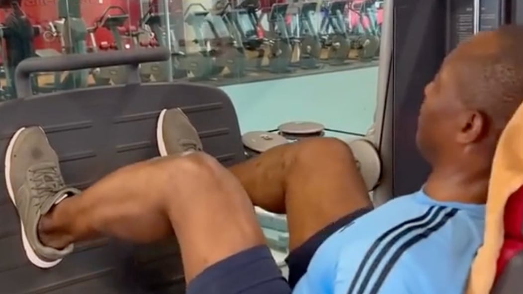 Soumahoro come Toninelli: si allena in palestra con la musica di Ghali