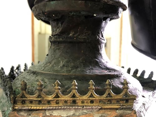 Cade per usura una lanterna dell’800 della Reggia di Caserta: al via il restauro