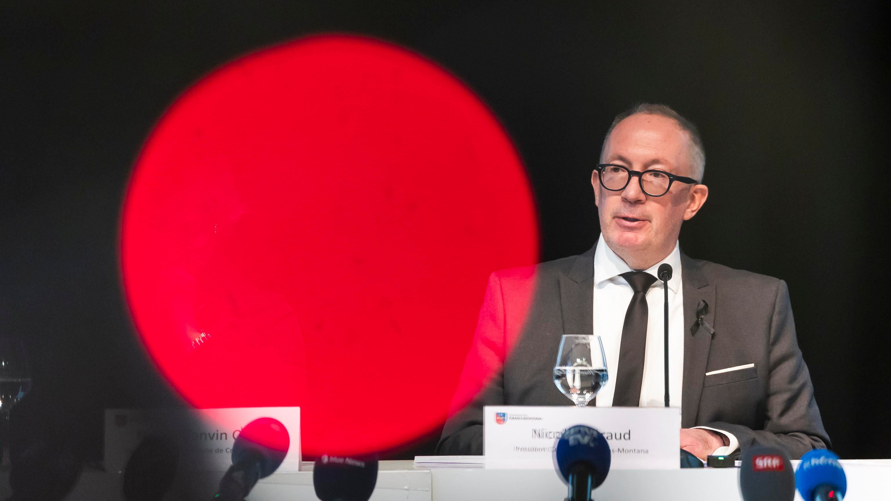 "Il Comune è la parte lesa più colpita". Bufera sul sindaco di Crans-Montana che non si scusa