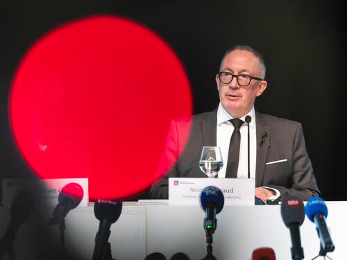 "Il Comune è la parte lesa più colpita". Bufera sul sindaco di Crans-Montana che non si scusa