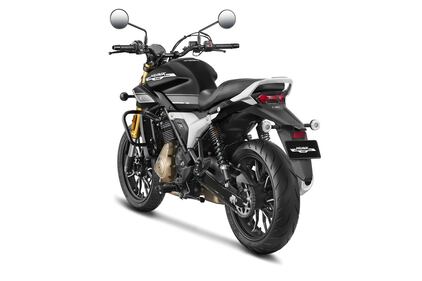 Hero  Xpulse 200 4V e Hunk 440 17