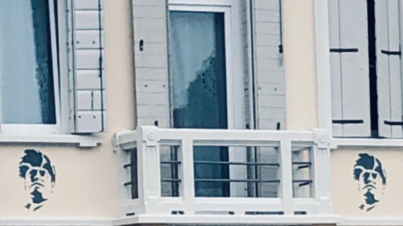 Treviso, l'immagine di Mussolini sulla facciata di un palazzo