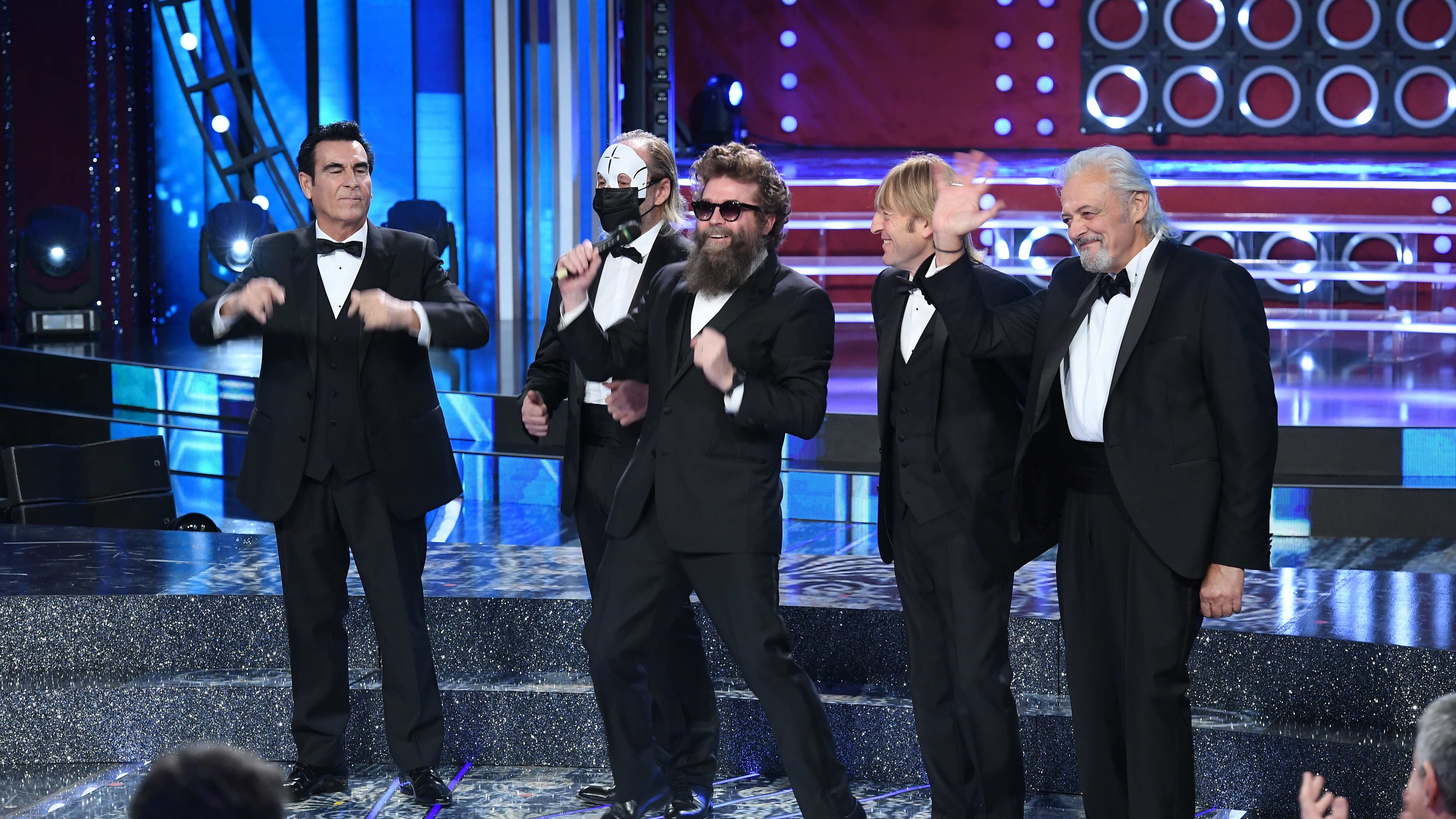 "Extraliscio a Sanremo. Per cantare e ballare ma fuori dagli schemi"