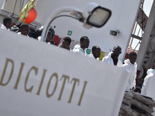Diciotti, l'attacco di "Le Monde": "È un altro ricatto di Salvini"