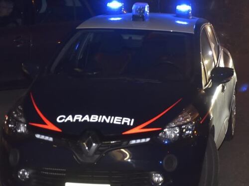 Rissa fra ubriachi, sangue per strada: italiano accoltellato, arrestato romeno