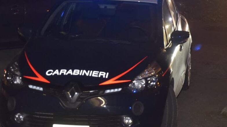 Rissa fra ubriachi, sangue per strada: italiano accoltellato, arrestato romeno