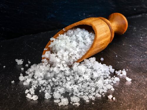 Salt challenge, su Tik Tok sbarca una nuova (pericolosissima) sfida