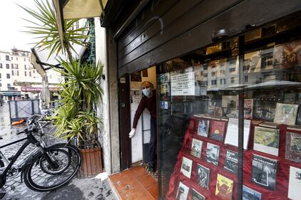 A Roma riaprono le librerie 2