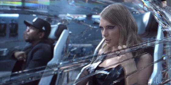 Taylor Swift con un tweet sbaraglia Apple 25