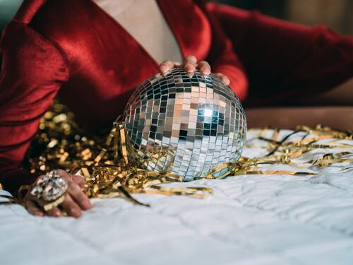 Cosa indossare a Capodanno: 5 must have per le over 60