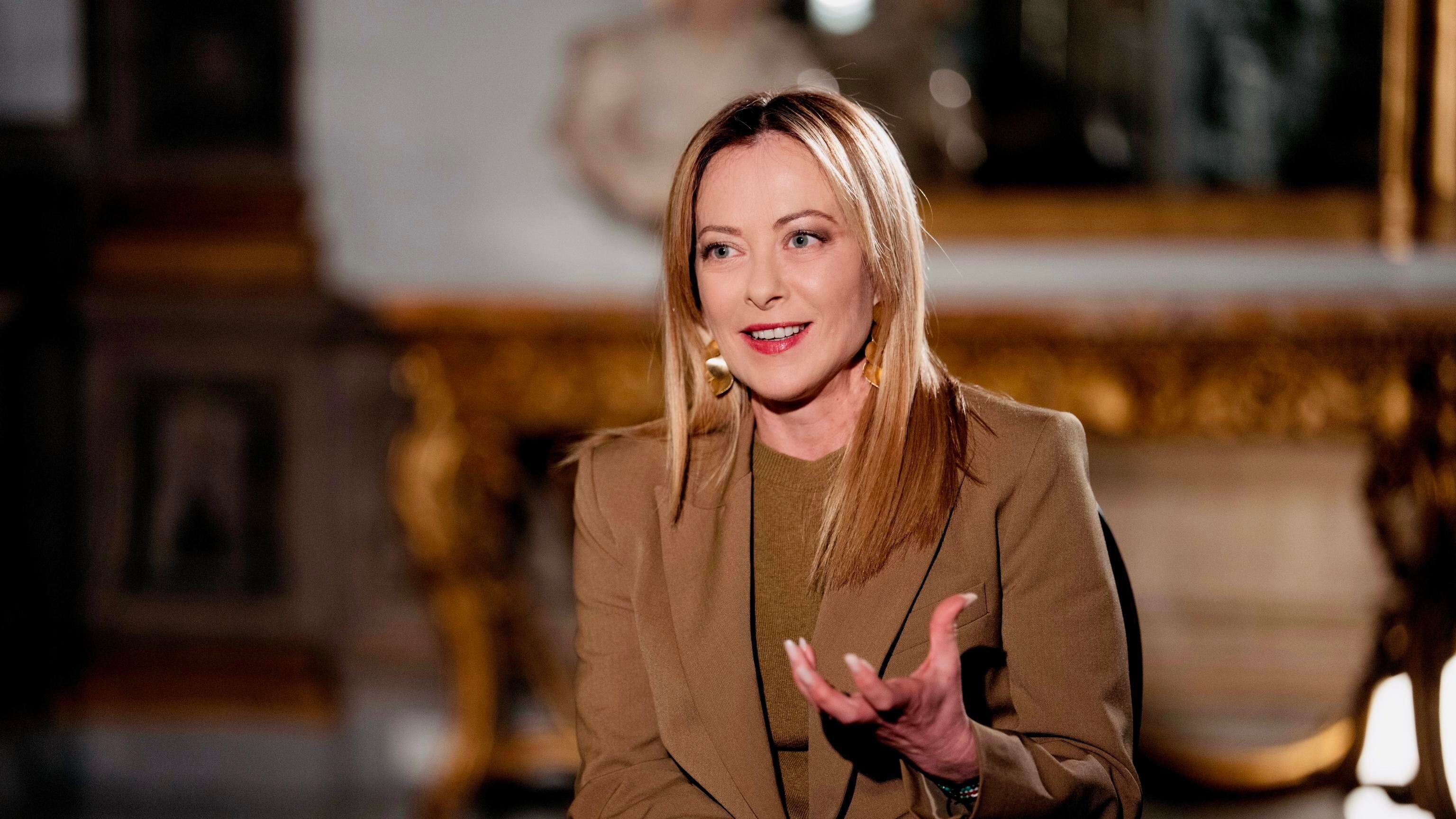 Meloni: "Tentativo di trascinare il referendum in una lotta nel fango. Macron? Colpita dall'attacco"