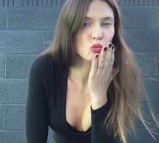 Bianca Balti, trasparenze e scollatura audace 12