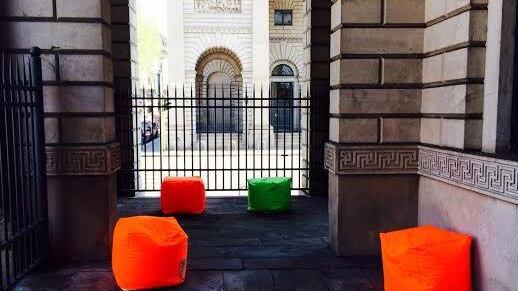 La festa del design accende di colori il quartiere liberty