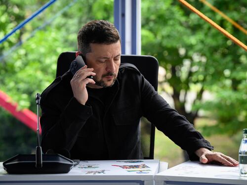 Zelensky alla finestra tra speranza e timori