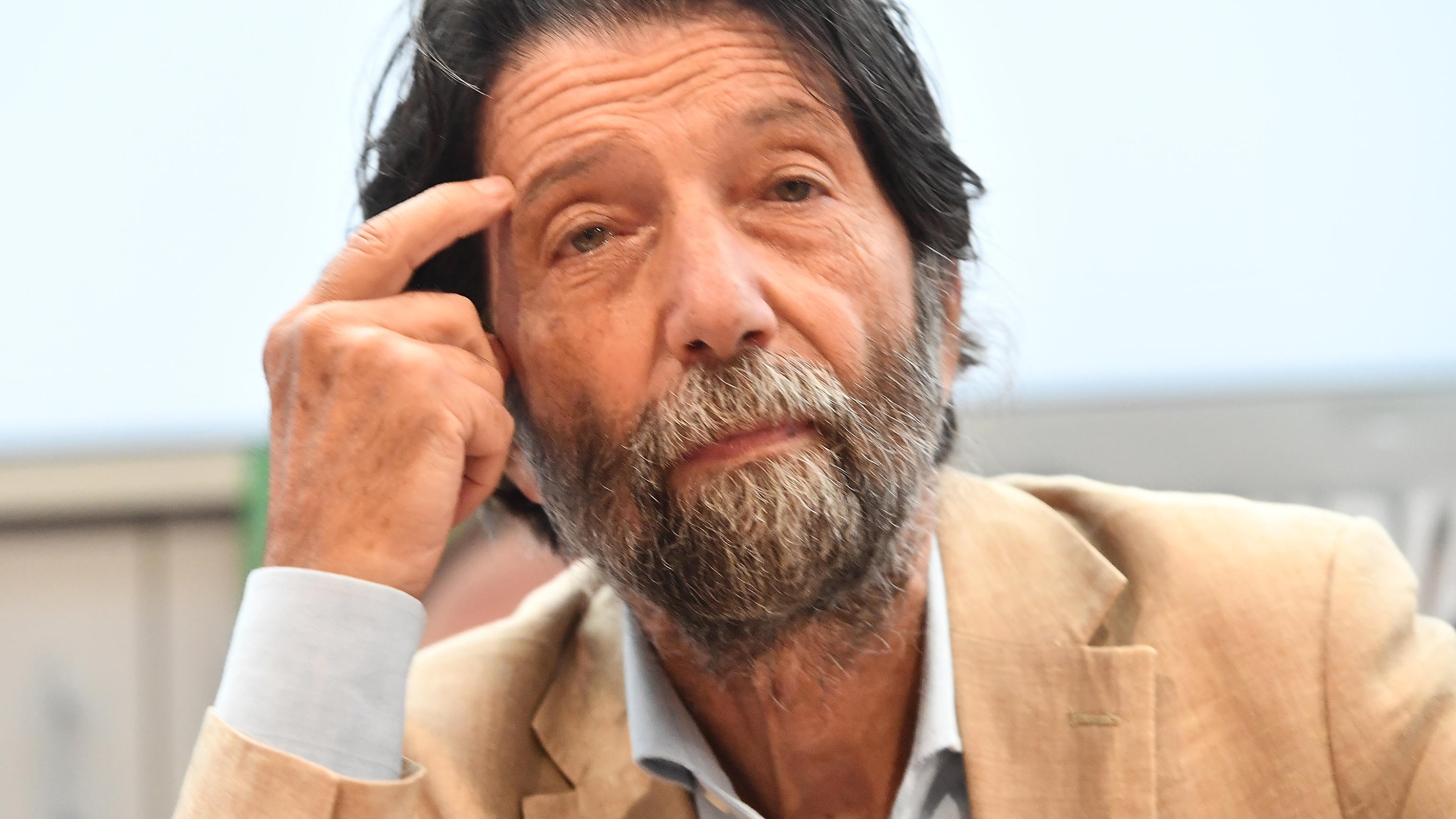 Cacciari smonta la sinistra: la "profezia" sulla Francia