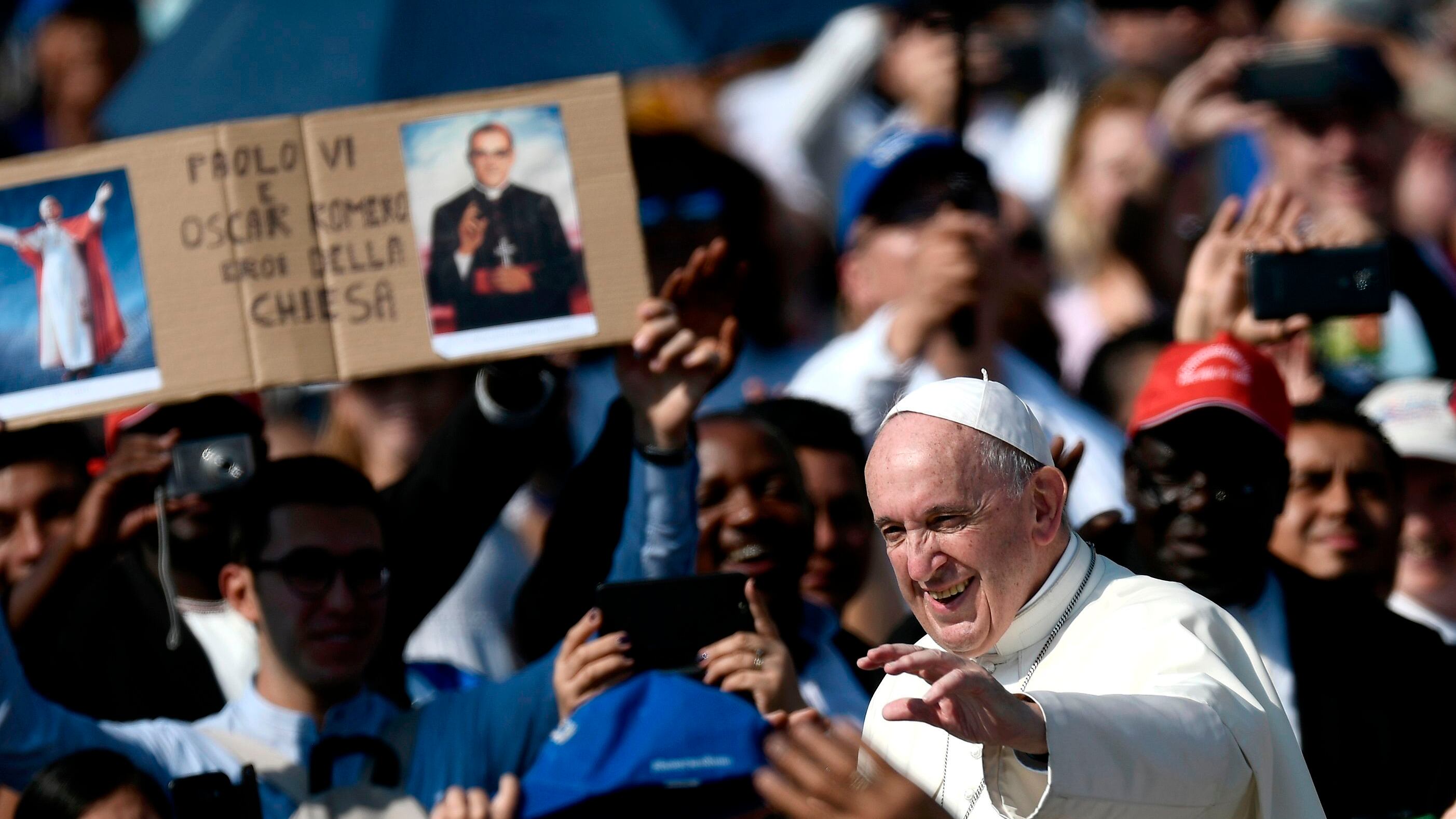 Papa Francesco: "Bloccare le navi di Open Arms è un'ingiustizia"