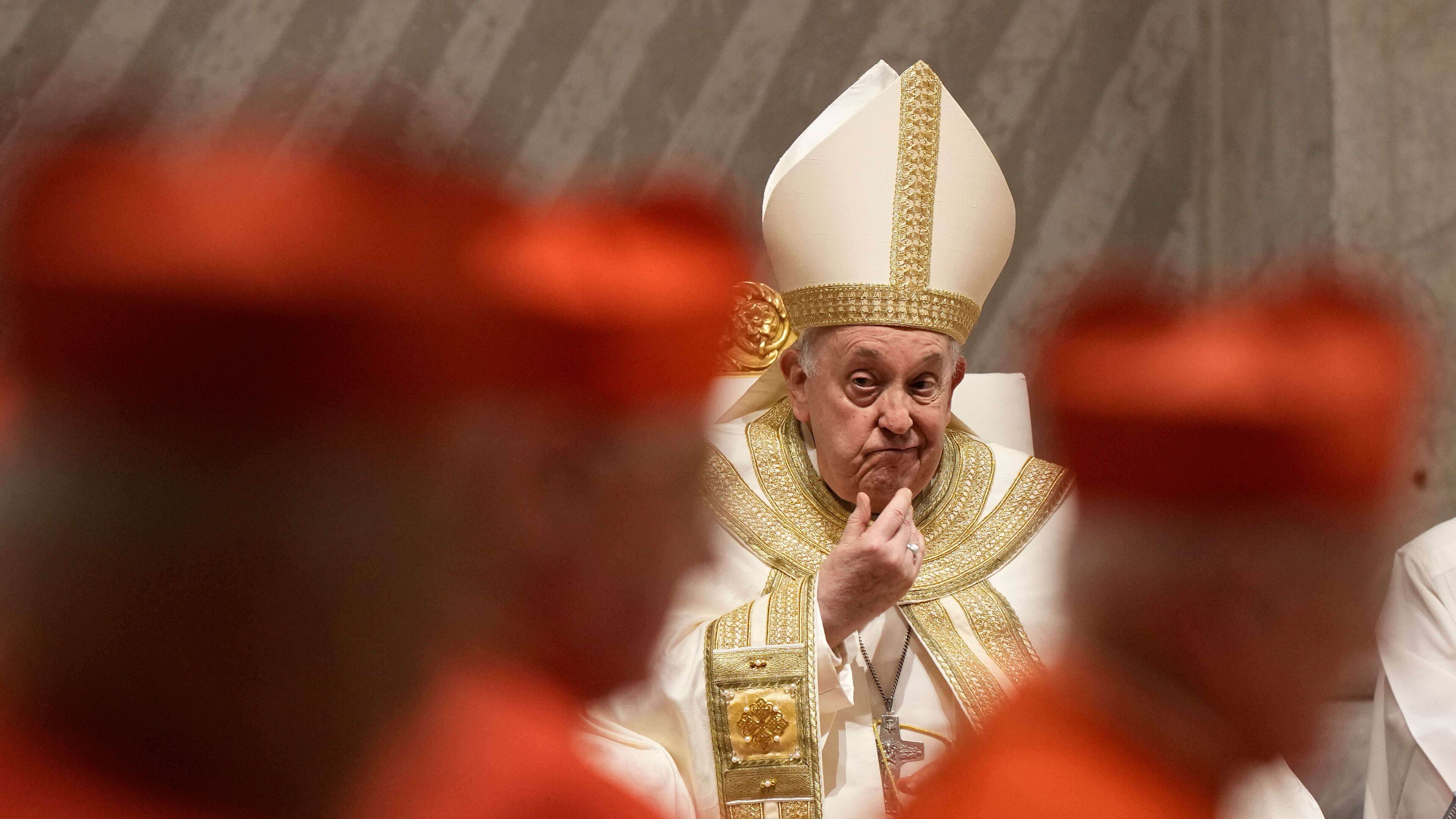 "Non potete prendere le distanze". L'uomo di Bergoglio avverte i critici delle benedizioni gay