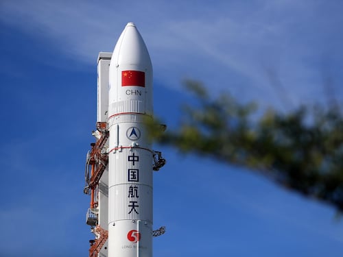 Dal sequestro di satelliti al colpire la Terra dall'orbita: così la Cina prepara le guerre spaziali
