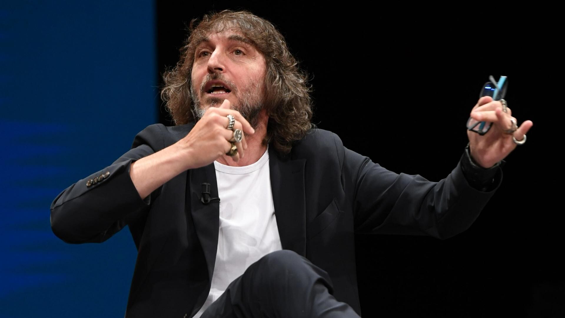 Divieto di fumo a Milano, Cruciani esplode: "Sala, ma vaff..."