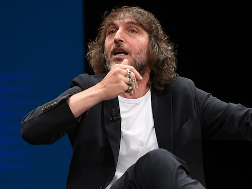 “Caro amico, col ca..o”. Cruciani a valanga contro l'ultima di Soumahoro