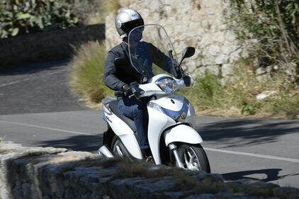 Honda SH Mode, sfida al low budget 18