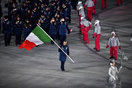 A PyeongChang sfila la bandiera dell'Italia 2