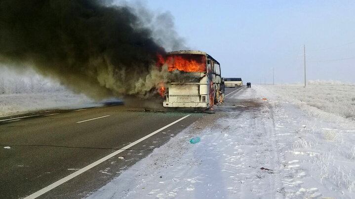 Kazakistan, autobus in fiamme: morte 52 persone