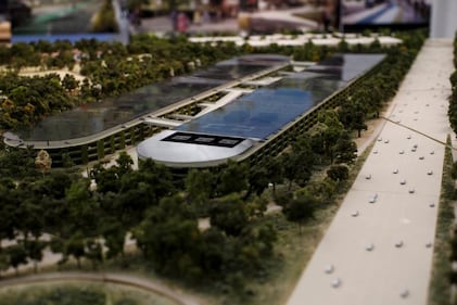 Decolla l'astronave Apple: ecco il plastico del nuovo Campus 12
