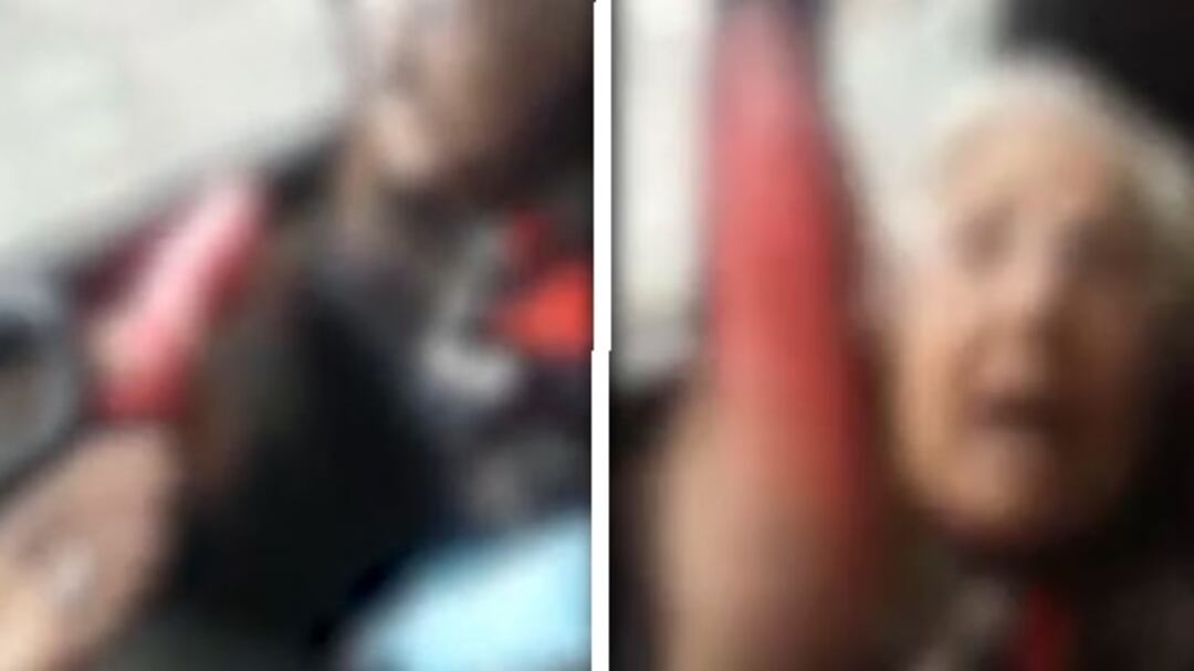 Anziana picchia e sputa su un giovane africano: "Fate schifo"