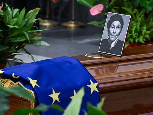 L’ultimo saluto a Emma Bonino, aperta la camera ardente in Campidoglio