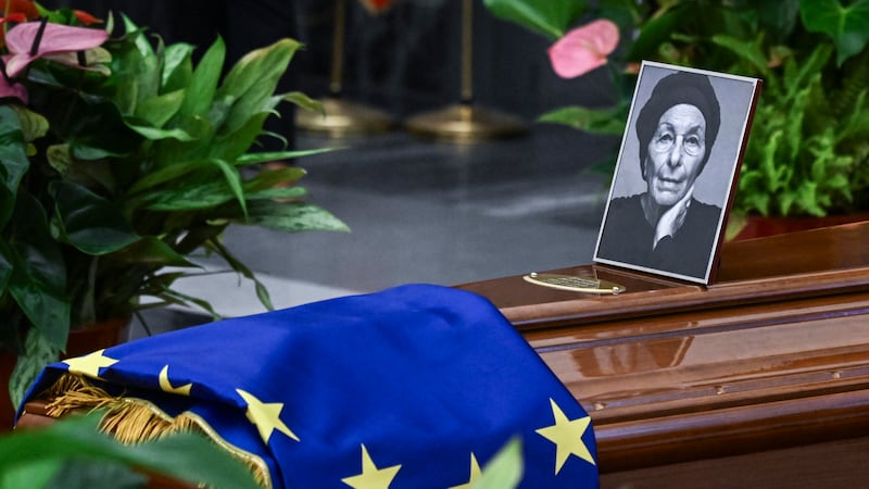 L’ultimo saluto a Emma Bonino, aperta la camera ardente in Campidoglio