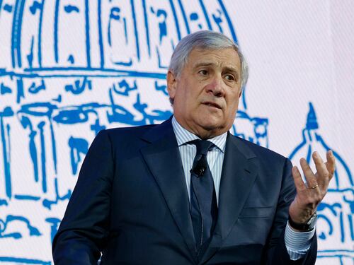 "Rafforza il governo". E Forza Italia fa 100mila iscritti