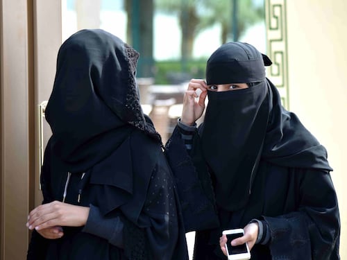 Venezia, musulmano intervistato: «Moglie mia, devo guardare solo io». E alla domanda se la donna sia una sua proprietà risponde: «Sì»