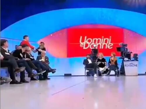 Uomini e Donne, Roberta schiaffeggia Riccardo: "Fai schifo"