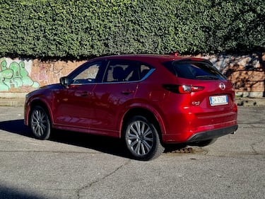 Mazda CX-5 2023, guarda le foto 18