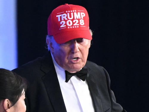 Iran, Trump “modalità vendetta”. E cerca la coalizione per Hormuz