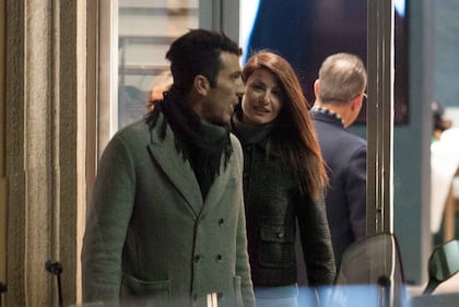 Buffon e la D'Amico fanno shopping in via Montenapoleone 6