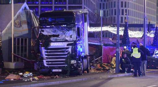 Terrore a Berlino: camion sul mercatino di Natale 4