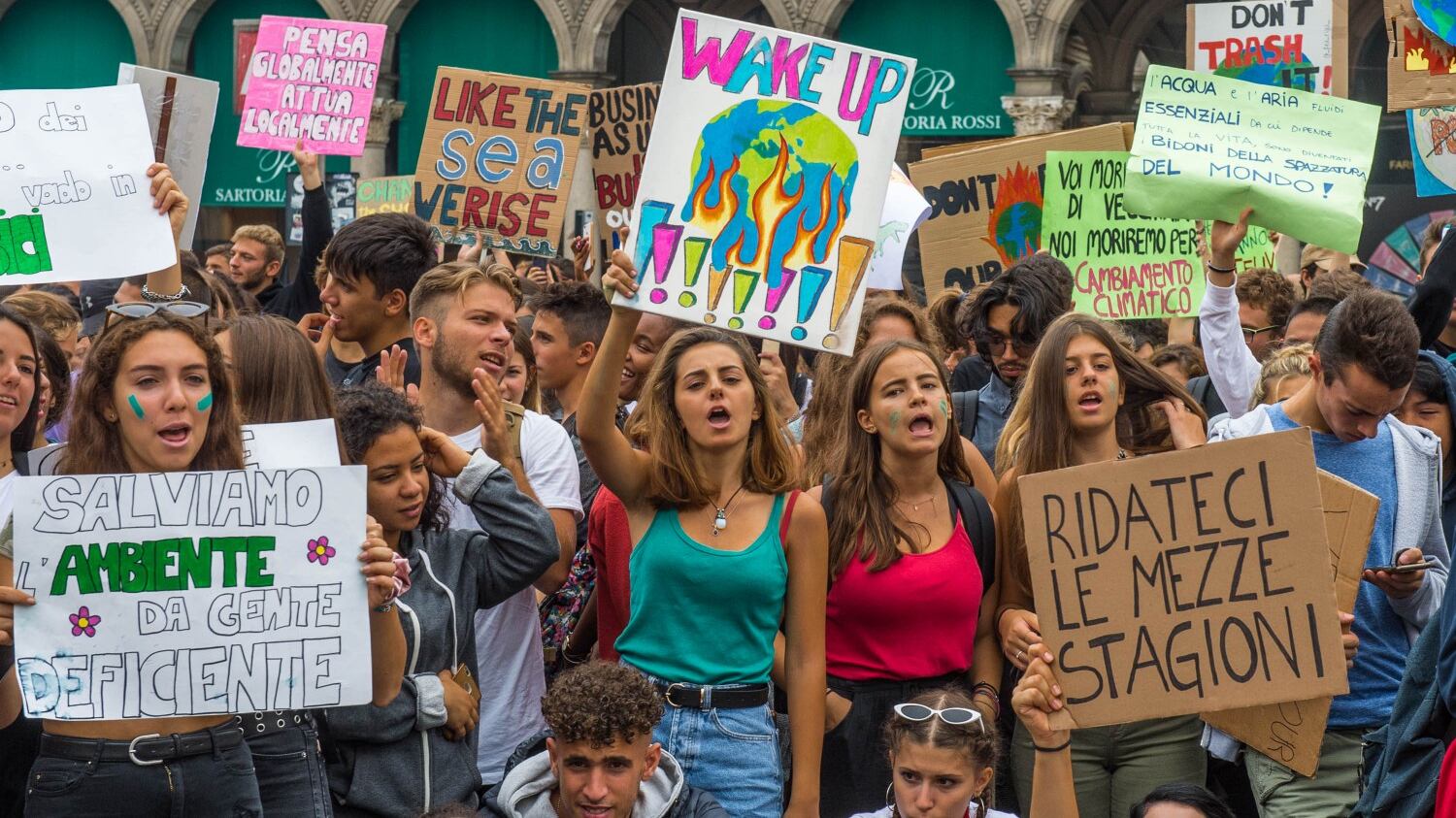 Clima, i soliti "gretini" in corteo tra slogan, propaganda e ipocrisia